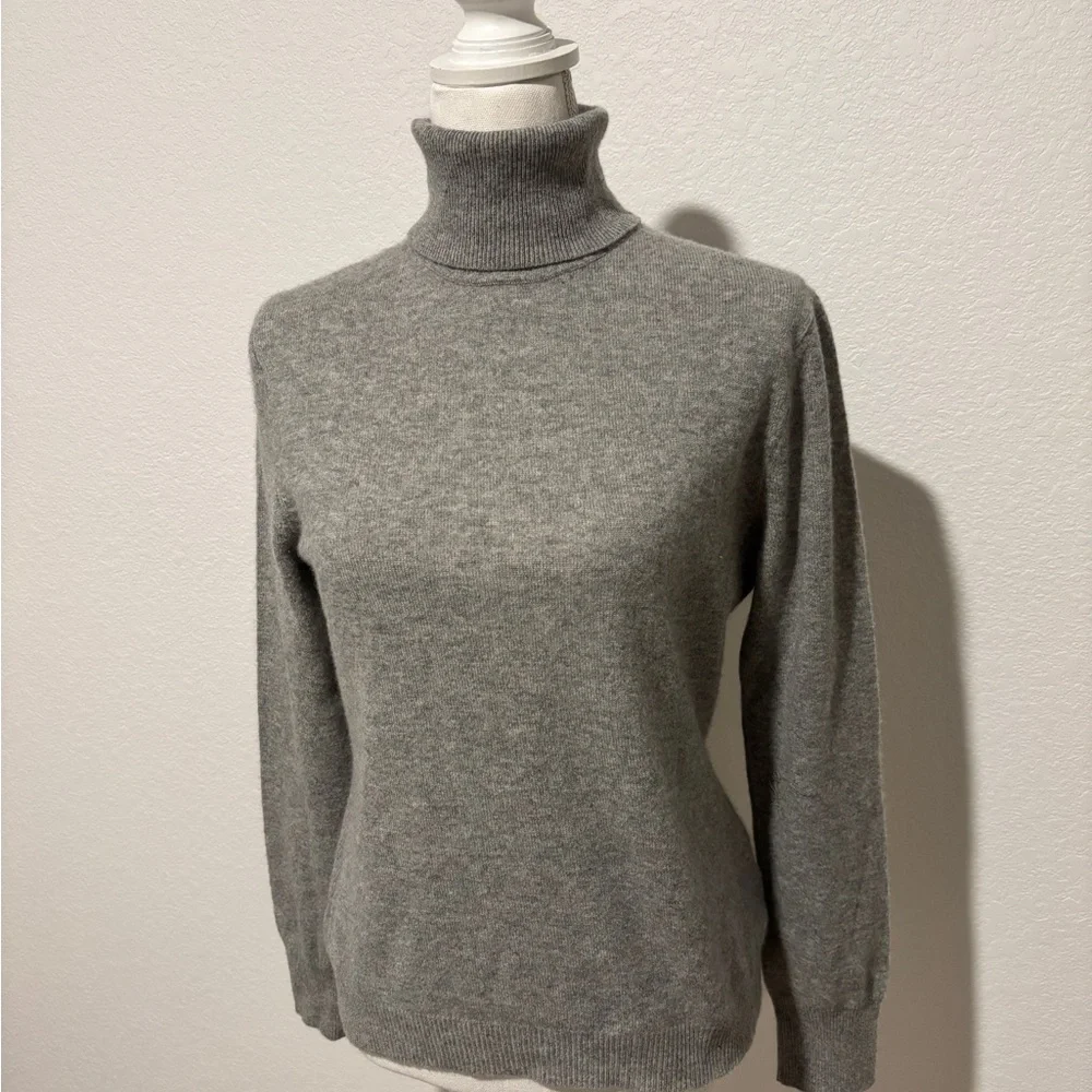 Henri Bendel 100% Cashmere Classic Gray Turtleneck Sweater sz Large